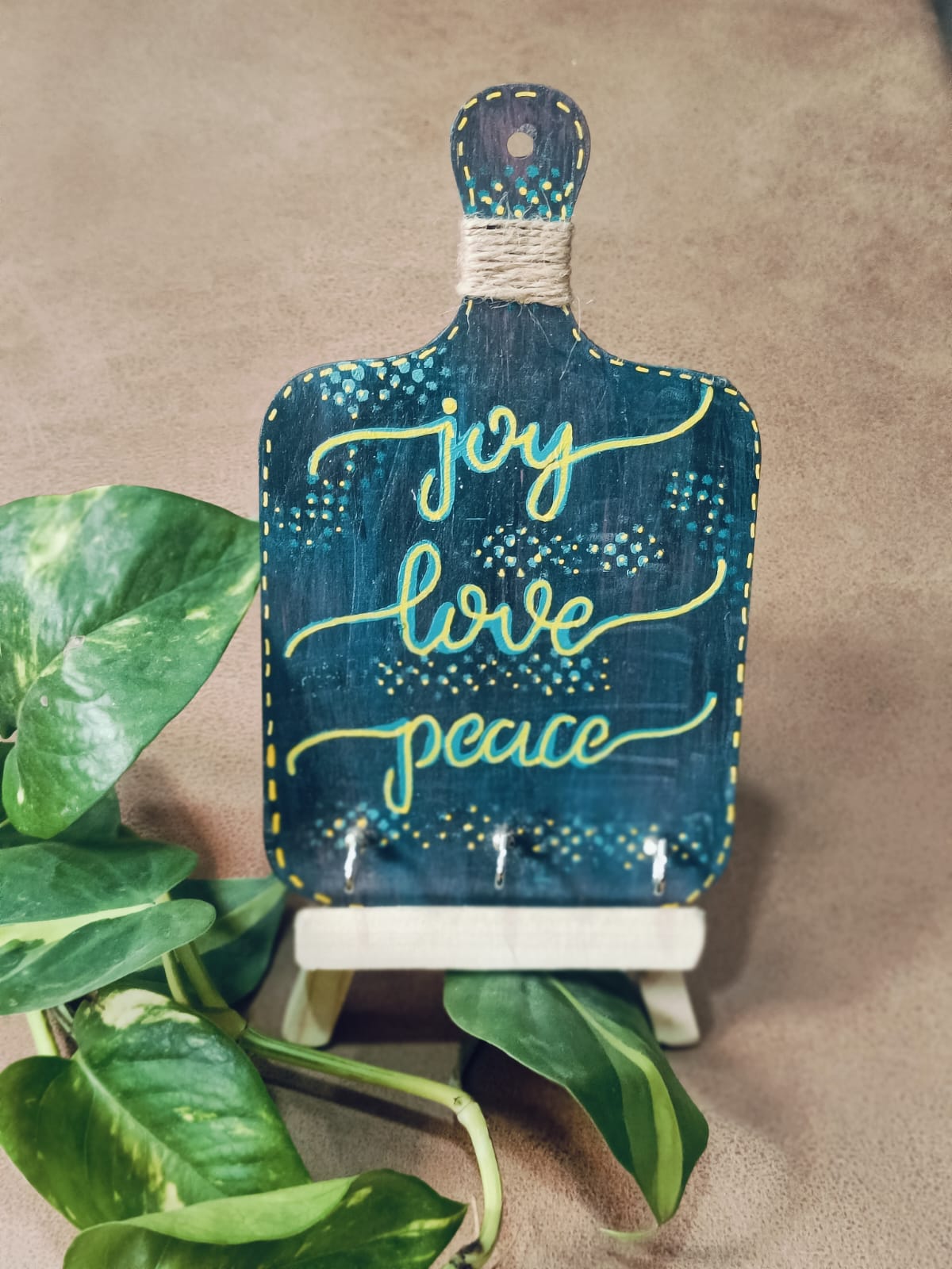 Traditional Touch Wooden Key Rack